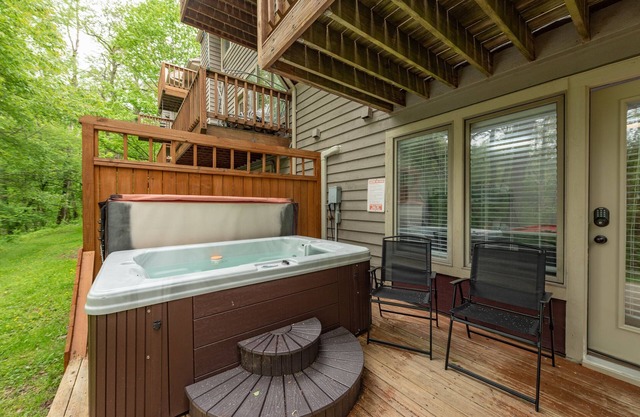 Skis and Sandals: Ski In/Ski Out, Fireplace, Wifi!