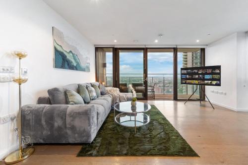 Sky High Luxury 2 Bed Flat with Jaw Dropping Views