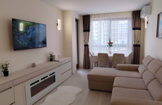 Sky Line Sea View - apartment in top center Golden Sands