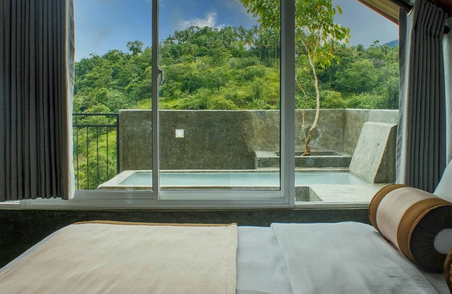SKY PAVILION by Kandy Victoria Eco Resortn"Room with a Outdoor Private Bathtub"