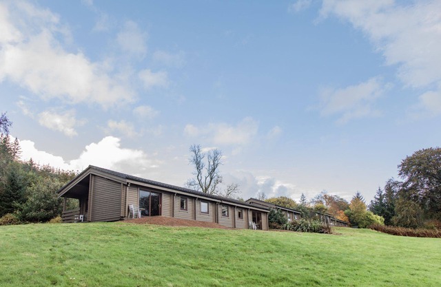 Sleat Lodge - a cabin that sleeps 6 guests in 3 bedrooms