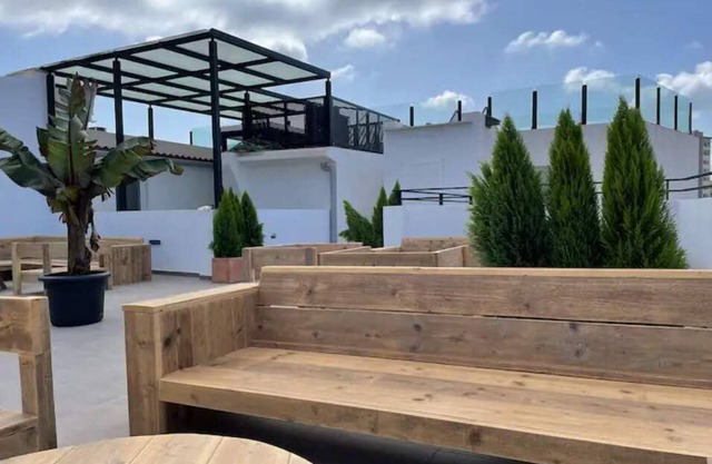 Sleek Oasis in the Heart of Gibraltar - Sleeps 6