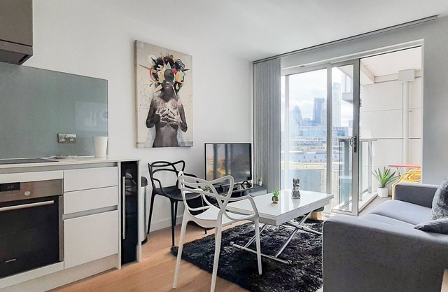 Sleek Studio Apartment with Balcony in Shoreditch by MySquare