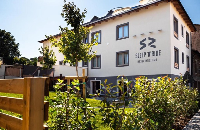 SLEEP 'N' RIDE Massa Marittima