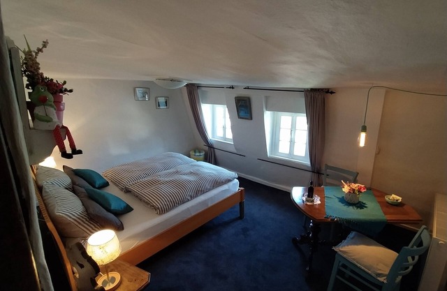 Sleeping in age-old, Scottish & crooked house, idyllic a. D.Rur in the middle of Altstadt