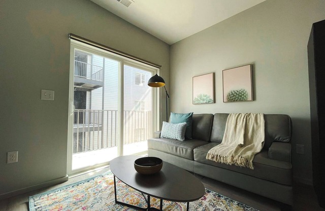 Sleepover: Remarkable 1BD/1BA + Balcony - Downtown Omaha