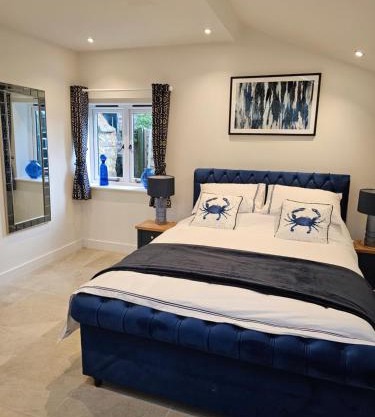 Sleeps 12, Stunning, Dog Friendly, Hot Tub, Rural