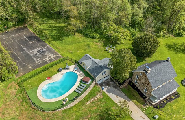 Sleeps 16+, 2 King Beds, Gated Pool, Hot Tub