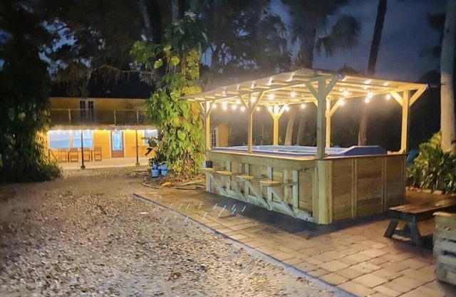 Sleeps 20+, 2 houses, Swim-Spa, hot tub, bachelor and party place