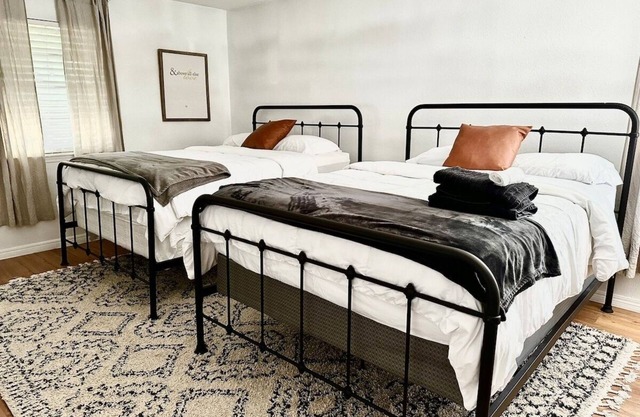 Sleeps 20 | 6 BR | Duplex near PD Canyon Dinning