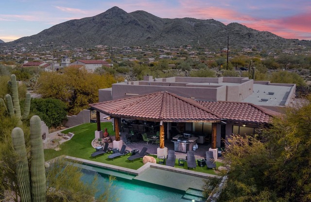 Sleeps 20, Patio Teppanyaki Grill, 2 Spas, Pool+