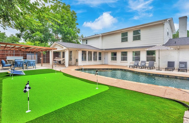 Sleeps 20 w Heated Pool & HotTub by Stockyards DFW