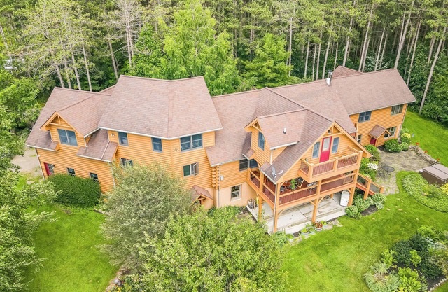 Sleeps 22 | Pond | Hot Tub | Yoga/Gym Studio