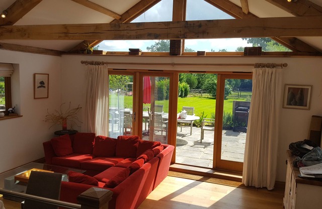 SLEEPS 4-6 - Contemporary Oak Framed House Rural ANOB Nr Chiddingfold Open Plan