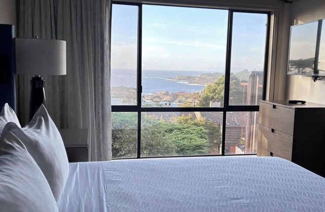 Sleeps 4, Oceanview Suite From Private Balcony!