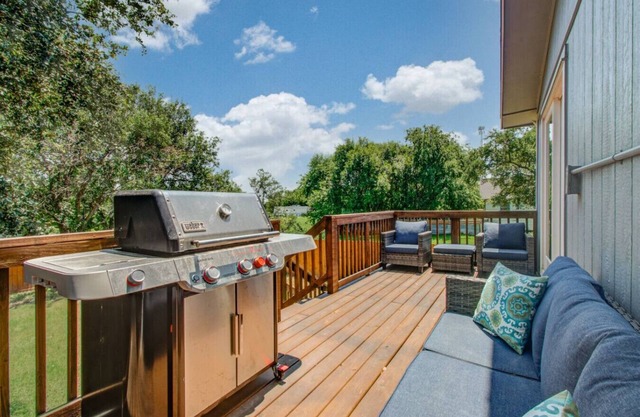 Sleeps 8 | 20 Min to Galveston | Gated | Grill