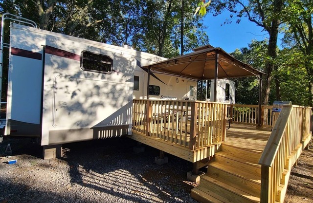 Sleeps up to 10 people! Ask about our hunter specials!