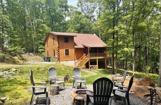 Sleepy Creek Cabin-High Speed Internet, Firepit, Screened in Porch