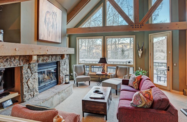 Slopeside Living - 3br 4ba At Pines Lodge 3 Bedroom Condo by RedAwning