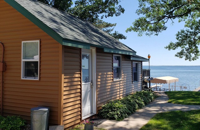 Small 2-bedroom With Private Deck Overlooking Otter Tail Lake