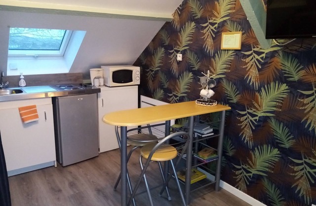 SMALL ATTIC STUDIO FOR 2 PEOPLE