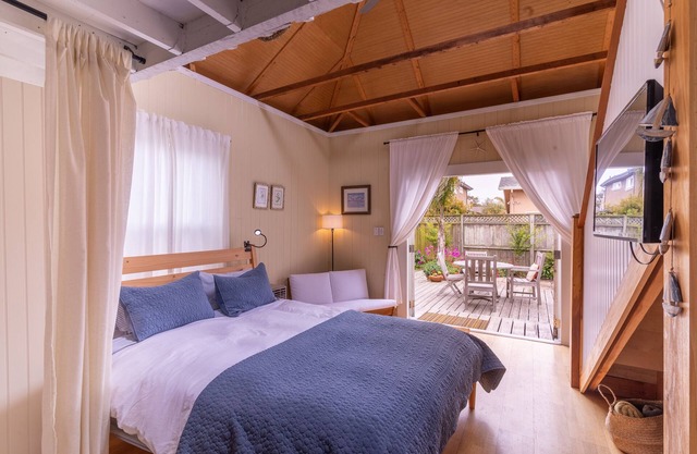 Small Beach Cottage near the Coastal Trail and The Ritz