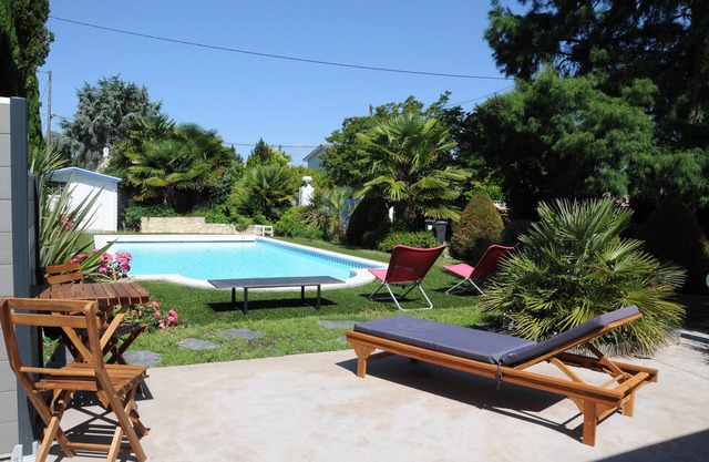 SMALL EXOTIC CORNER FACING POOL, SECURE PARKING
