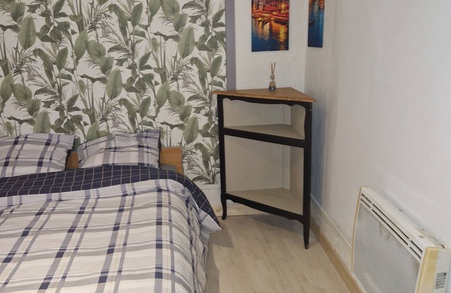 Small furnished apartment close to shops and tourist attractions