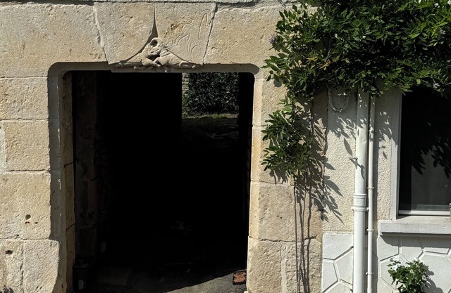 Small house located 200 m from : Nanteuil en Vallée abbey.