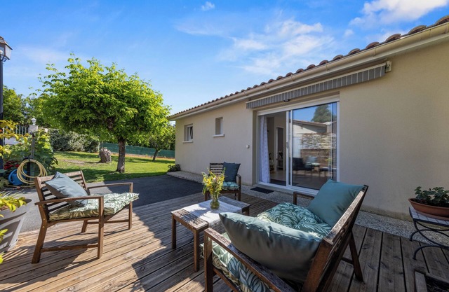 Small House in the Heart of the Vineyards – Comfortable Getaway with Air Conditioning