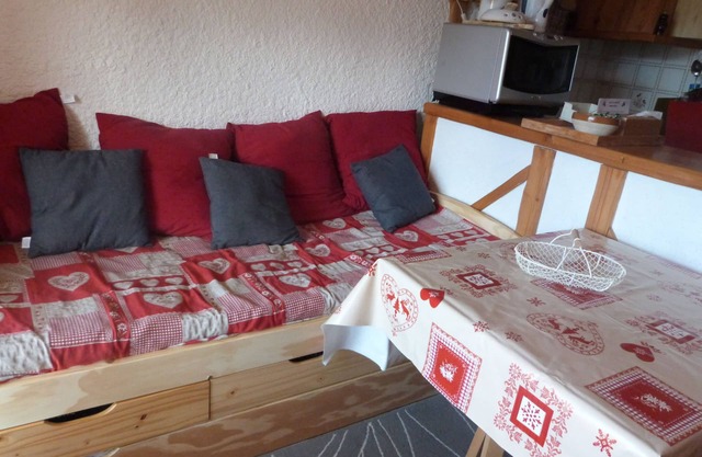 Small nest rental in peace and with a superb view (classified 2 stars)