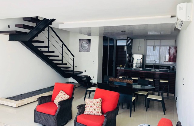 SMART TOWN HOUSE MONTEBELLO