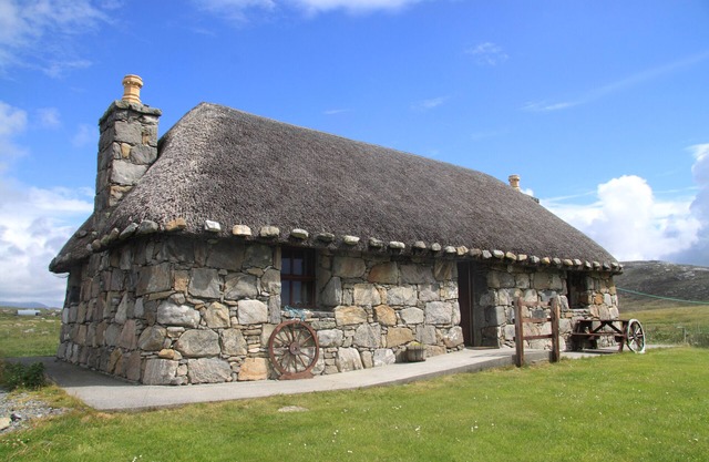 SMIDDY COTTAGE, pet friendly in Daliburgh, Isle Of South Uist
