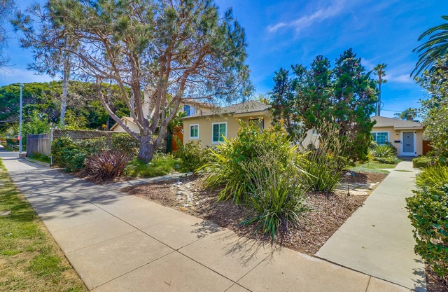 Smiths Cottage By The Beach - your little slice of heaven near the beach.