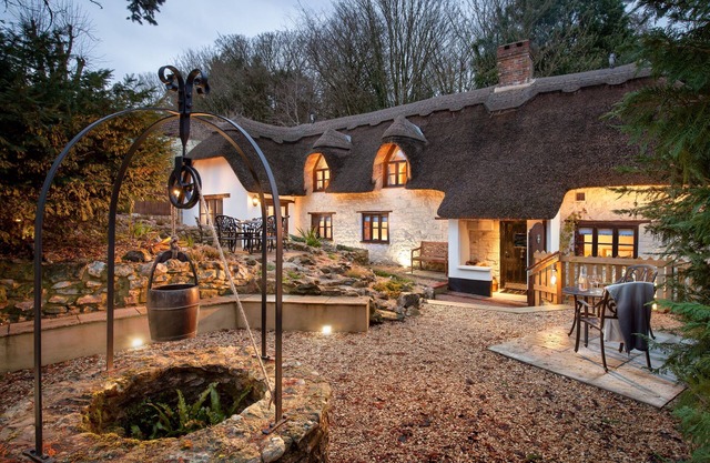 Smithycroft is a beautiful thatched and stone detached cottage.