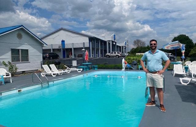 Smokies Inn - New Linens & Ultrafast WIFI - Friendliest Hospitality Guaranteed!