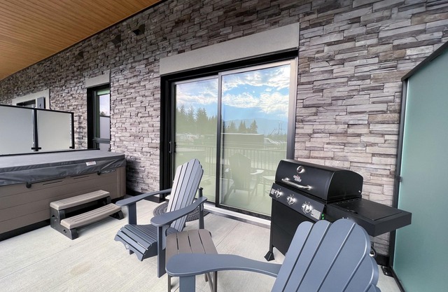 Snow Rodeo Suite Abode 2br w/Private Hot Tub!