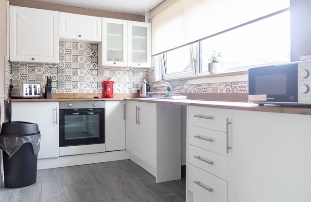Snug Modern Home in Shotts