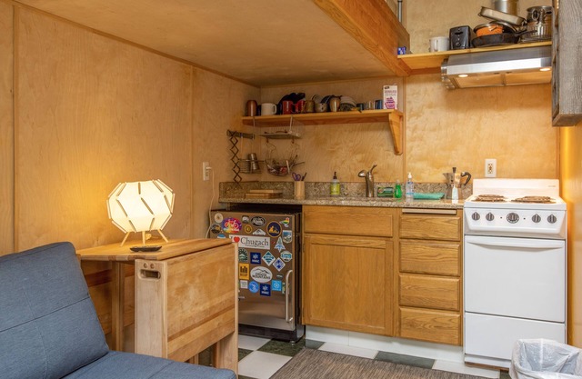 Snug ski-in/ski-out condo with WiFi - right next door to the slopes