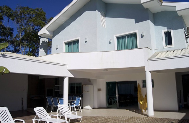 Sobrado Mariscal with 3 Suites with air conditioning, Swimming pool, Barbecue and wifi