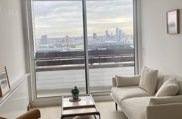 SOHO PENTHOUSE Designer flat, balcony & superb views