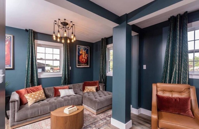 Sojourn at The Legacy Inn- The Adam's Suite