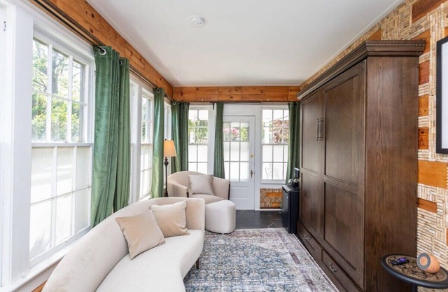 Sojourn at The Legacy Inn-The Bonnie & Clyde Suite