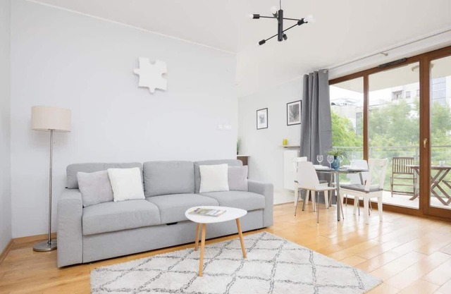 Sokratesa 13C | Beautiful Apartment | Close to Metro