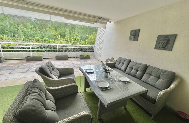 Sol-y-Days Indigo, large luxury apartment close to the beaches