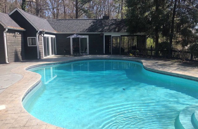 Solace in Nature 20min away from ATL airport with AC, WiFi and Netflix