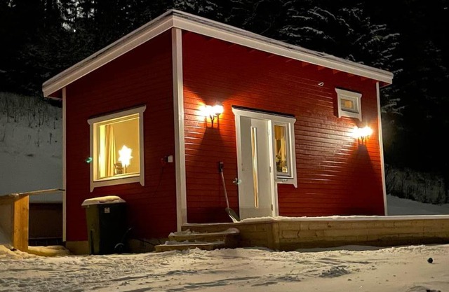 Solbergs, fint attefallshus i Vik, Åre