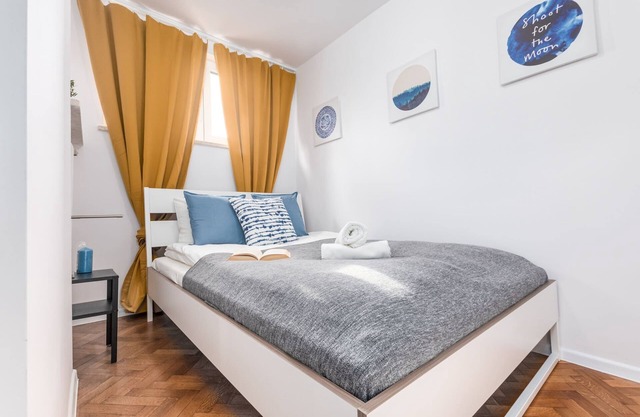 Solec 79 | Bright Warsaw Apartment | Two Bedrooms