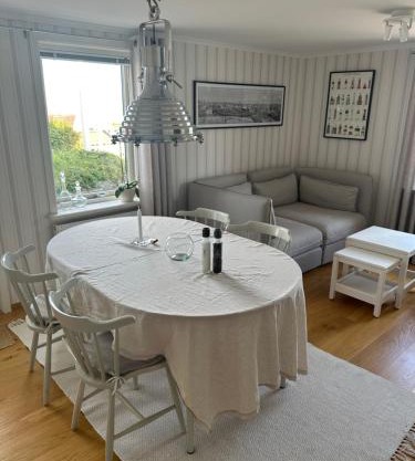 Sommarlägenhet nära Smögenbryggan