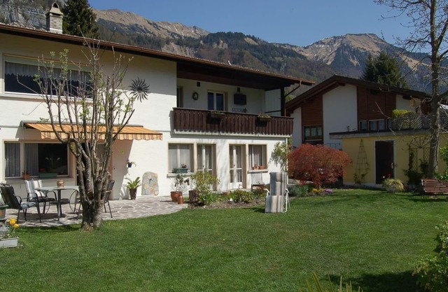 Sonnenblick 3 - central garden apartment on Lake Brienz